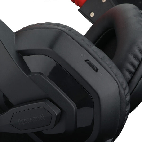 and a highly sensitive microphone. The Redragon Ares packs a punch without breaking the bank.