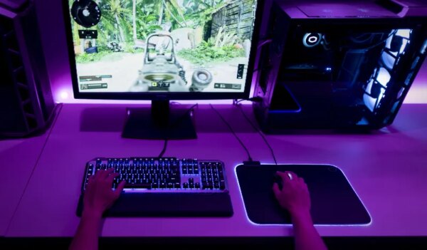 Cooler Master KeyBoard MP750 Medium Flexible RGB Mousepad; Smooth Surface; Thick RGB borders; Water Repellent Coating - Image 8